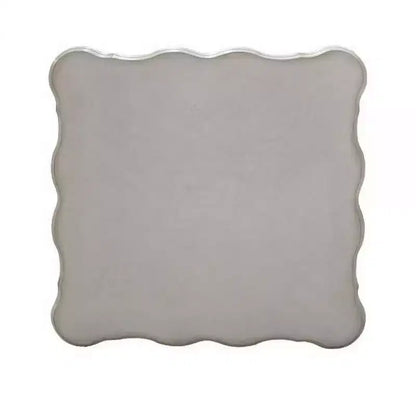 Table d'appoint sculptée noire avec accent argenté
