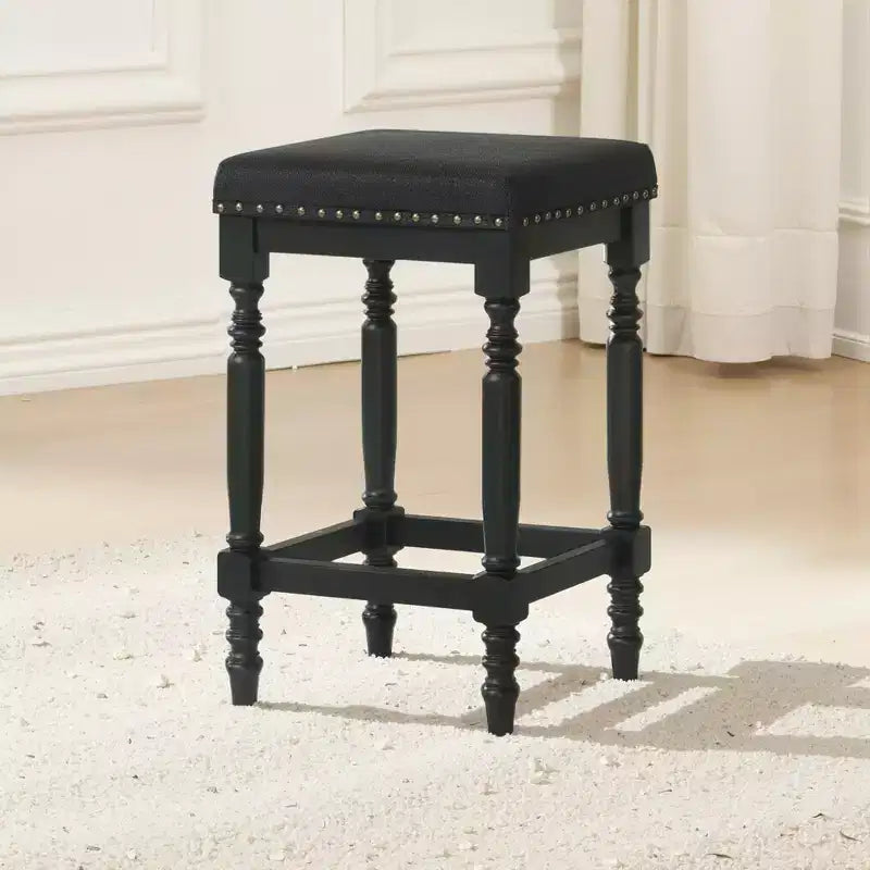 Tabourets de comptoir rustiques en bois de 66 cm avec siège en tissu et garniture cloutée, style ferme — lot de 2
