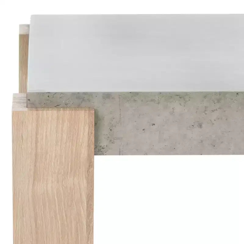Table basse rectangulaire avec plateau en placage gris clair et pieds en bois naturel, étagère ouverte